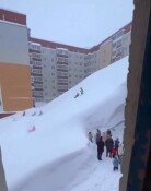 러시아 폭설의 위력…아파트 10층 높이 쌓여 도시 마비