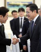 李 “해외 일정 취소하고 오셨다고요”…이재용 “당연합니다”