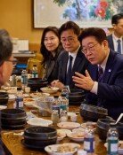 여야대표 회동 무산된 李, 참모들과 ‘삼계탕 오찬’