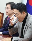 尹 계엄 직후보다 낮은 국힘 지지율… 중도층서 9%로 역대 최저