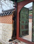 경복궁서 새벽에 화재 발생…자선당 문 일부 훼손