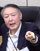 파면 1년 반성없는 尹 “내란몰이 소설” 재판 내내 궤변