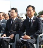 지지율 30%P 최대 격차… 질주하는 與, 길잃은 野