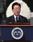 李 “민주주의 끊임없이 입증해야 반민주 세력이 국민 유린 못해”
