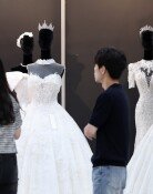 요즘 결혼 축의금 얼마?…“1억 이상 송금도 늘어”