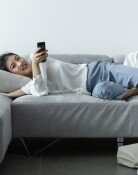 ‘불금’엔 ‘비행기 모드’ ON…“사람 만나는 게 피곤하다”