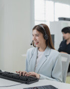 “이제 타자 안 쳐요”…AI가 말 알아듣자 중얼거리는 美 직장인들