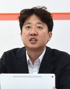 이준석 “탈모가 생존 문제냐…건보는 정치 하사품 아냐”
