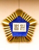 경찰이 소개팅 여성 15명 나체 100차례 불법 촬영