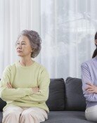 시어머니 핸드폰에 연결된 ‘홈캠’…6개월 몰래 봤다