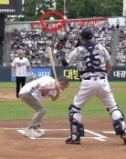 “앗, 회장님 머리 위로 공이…맙소사” 젠슨 황이 밝힌 시구 비하인드