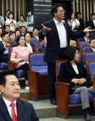 “당이 불통에 빠져” “최악은 무슨 최악”…국힘 의총 시작부터 설전