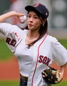 하지원, MLB ‘승리의 시구’…보스턴 80년만에 15연승