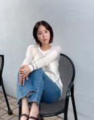 신지 “의자에 발 올린 거 아니고 들고 있는 거” 사진 공개하며 해명