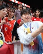 ‘한일 결승전’ 승리 이끈 이현중, ‘母子 농구 금메달리스트’ 역사