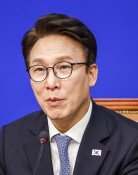 김민석 “조희대 탄핵 ‘ㅌ’자 이미 나와…모든 방법 논의 시작”