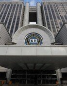 직장 화장실서 출산뒤 쓰레기통에 버린 20대…아기는 살았다