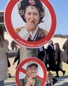 “누가 담배 피웠어?”… 광화문에 코 막은 조선 왕과 왕비