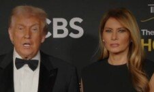 [앉아서 세계 속으로]나비넥타이 매고 시상식 MC로 등장한 트럼프