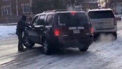 [앉아서 세계 속으로]美 ‘이민 단속’ 중 총격…30대 여성 사망