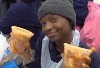 [앉아서 세계 속으로]뉴욕 교실서 앞치마 두르고 김장 체험 