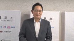 [핫피플]이재용, 사전 투표 첫날 한 표 행사…우연히 카메라에 포착