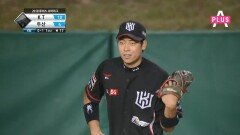 두산 김도현의 홈런을 지우는 KT 오준혁의 호수비