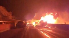 고속도로 한복판에 ‘불기둥’…13대 충돌 사고에 2명 사망