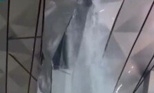 인도네시아 국제공항 ‘천장 붕괴’…쏟아진 ‘물폭탄’