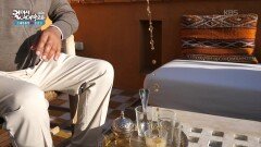 주전자를 높게 하여 차 따르는 것은 존중과 환영의 의미! | KBS 260509 방송 
