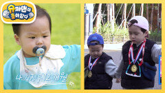 지난번과는 다르다! 유아차에서 내려 처음으로 도로를 걸어보는 우형제 | KBS 251126 방송 