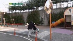 집 앞 놀이터에서 노는 모녀 MBN 251227 방송