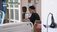 늦은 식사로 라면을 먹는 아버지 MBN 260314 방송