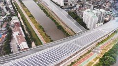 [기후행동] ′골칫거리′ 도심 고속도로·철도에 태양광을