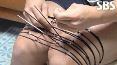 허벅지 힘만으로 케이블 타이 10개 끊는 직장 생활 운동 달인