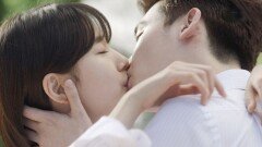 이종석♥배수지, 서로를 위로하는 로맨틱 키스!