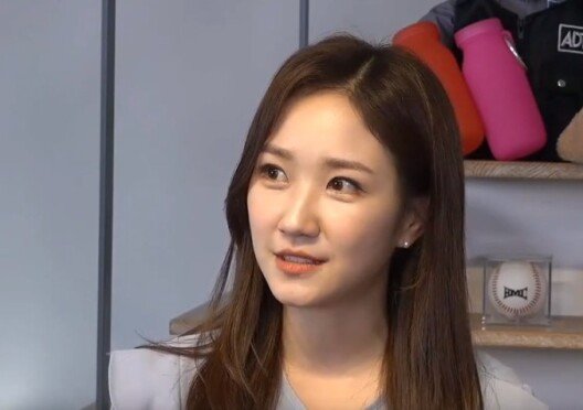 장예인 아나운서, 봄빛보다 아름다운 미모