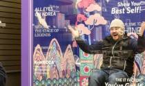 “应援棒已售罄”…明洞街头变成紫色海洋，BTS让街道沸腾