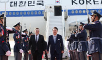 Pres. Yoon commits to finalizing Czech nuclear plant contract