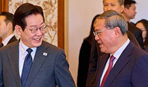 Lee pushes pragmatic approach in China meetings