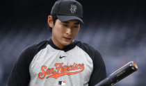 Lee Jung-hoo breaks out with three hits