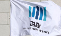 Customs investigator indicted in drug bribery case