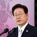 Lee weighs crackdown on hate-promoting websites