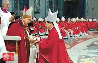 Pope Francis presents the pallium to Archbishop Chung Soon-taick