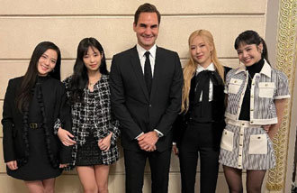 Federer surprises fans with a snapshot with Black Pink