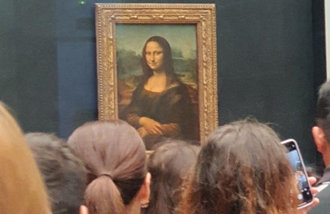 Mona Lisa may be moved to its own room at the Louvre