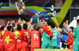 Kim Sang-sik leads Vietnam U-23 to gold