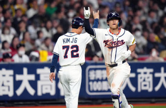 Kim Do-young stars as South Korea ties Hanshin