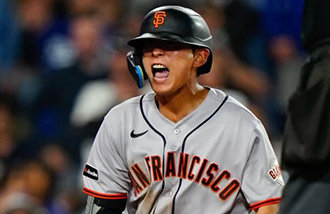 Lee Jung-hoo hits first inside-the-park homer
