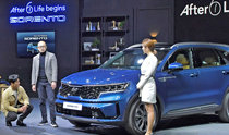 新車公開もオンラインで…第４世代のソレント出てきた